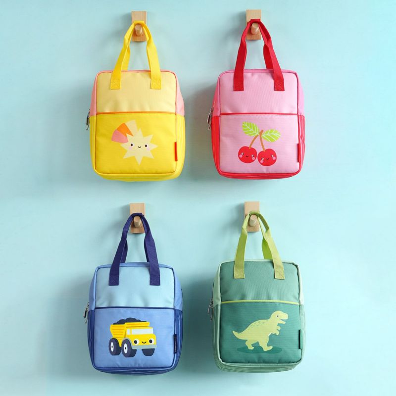 Sac à dos bébé carré Camion A Little Lovely Company Ambiance 9