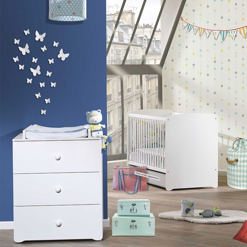 Image d'ambiance de présentation du produit Pack duo lit bébé têtes panneaux blanc et commode à langer blancs New Basic - Baby Price