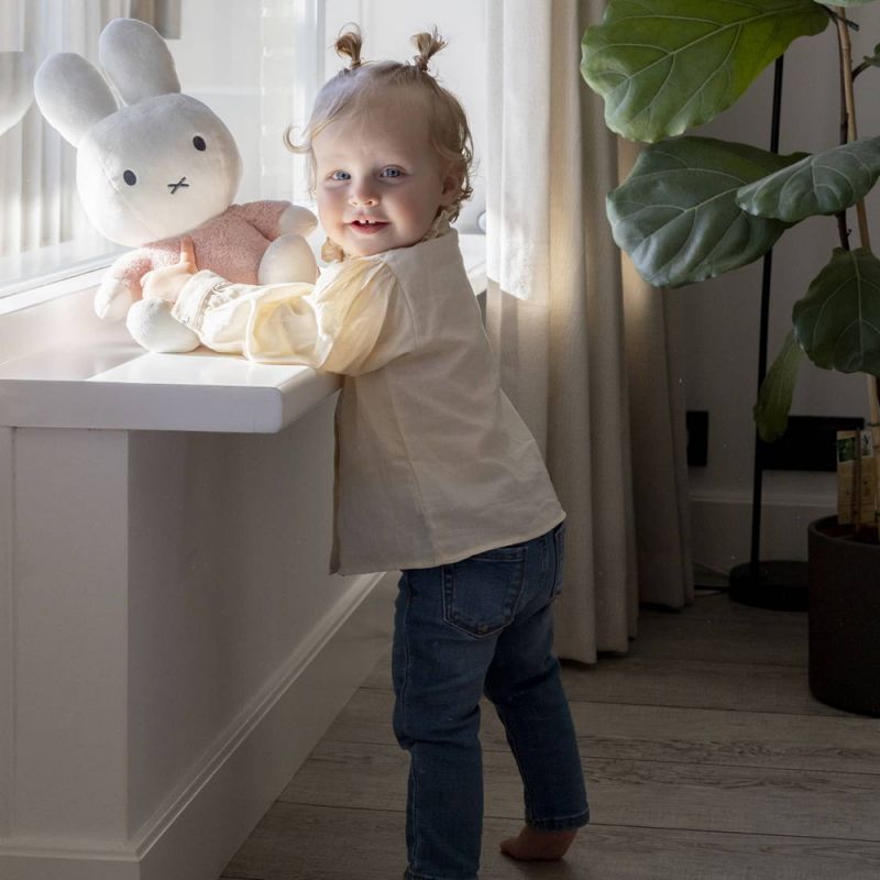 Image d'ambiance de présentation du produit Peluche Miffy fluffy rose (35 cm) - Pioupiou et Merveilles