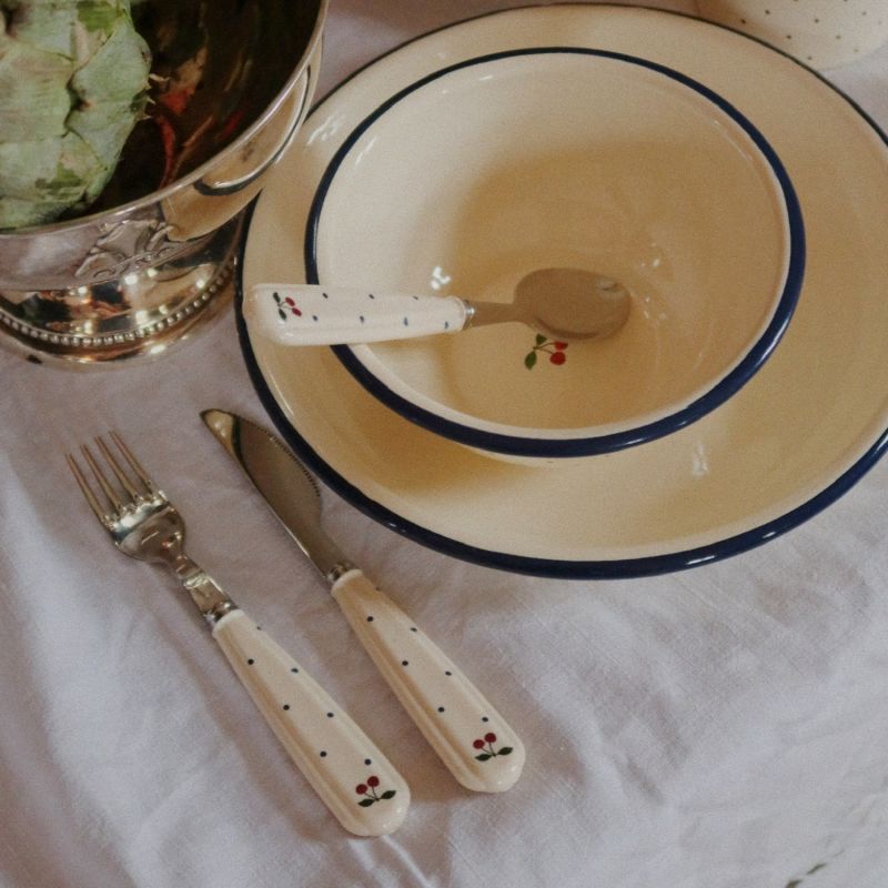 Set de couverts Navy dots Konges Slojd Ambiance 3