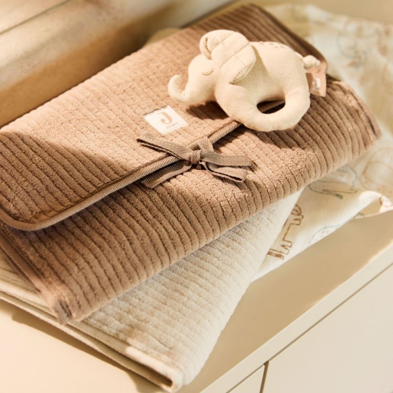 Tapis à langer nomade Cloudy Rib Milky Coffee Jollein Ambiance 8