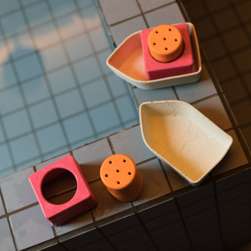 Jouet de bain bateau en caoutchouc orange Oli & Carol Produit 11