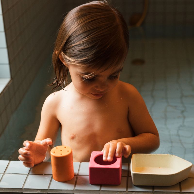 Jouet de bain bateau en caoutchouc orange Oli & Carol Produit 14