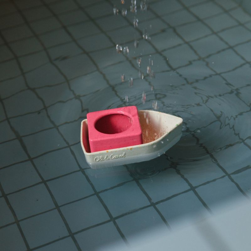 Jouet de bain bateau en caoutchouc orange Oli & Carol Produit 7
