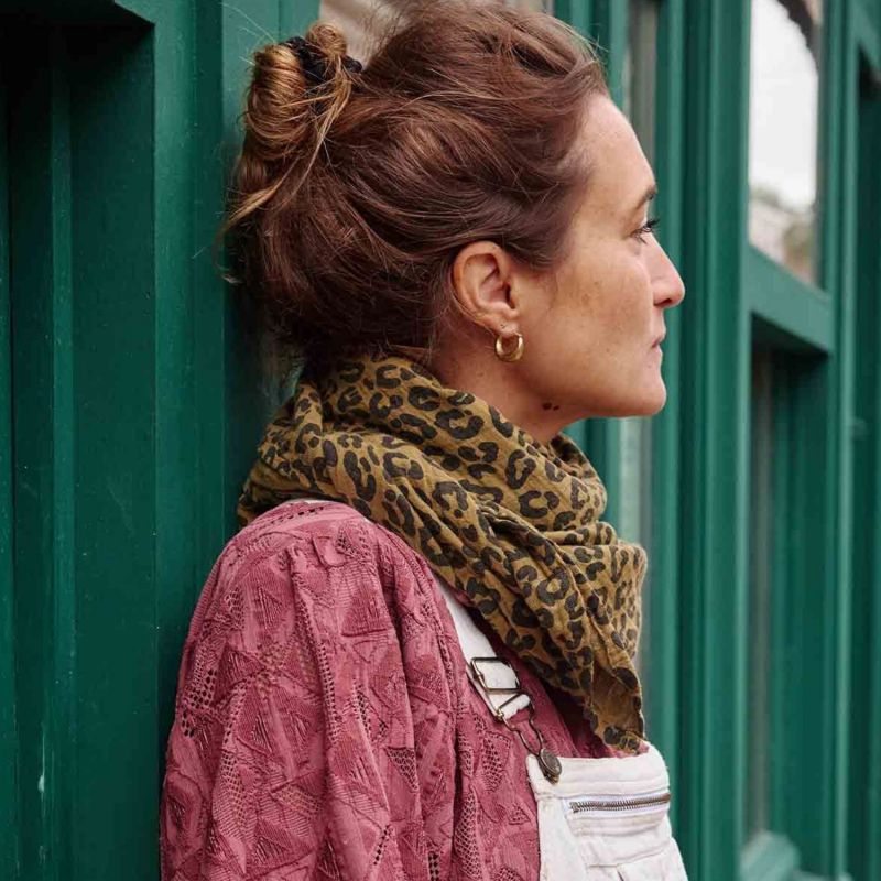 Lange Bianca Graou Olive (70 x 70 cm) Rose in April Ambiance 2