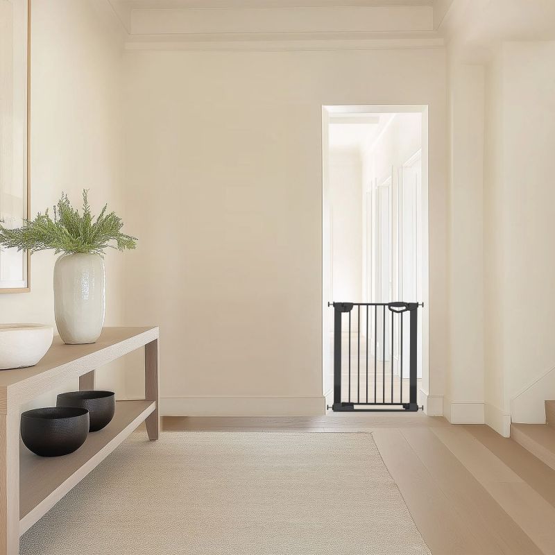 Barrière de sécurité Easylock Flatstep Noire (69 à 76 cm) Geuther Ambiance 4