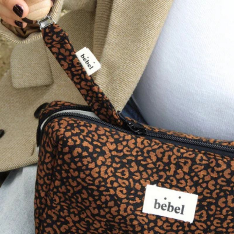 Attache sucette léopard noir BEBEL Ambiance 2