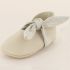 Chaussons bébé prestige en cuir Lady noeud lin (0-6 mois) - Le Petit Fils du cordonnier Chaussons bébé prestige en cuir Lady noeud lin (0-6 mois) - Le Petit Fils du cordonnier
