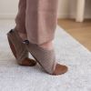 Chaussons Les Petits Velours Noisettes (pointures 24-26) Les Pas Petits Ambiance 4