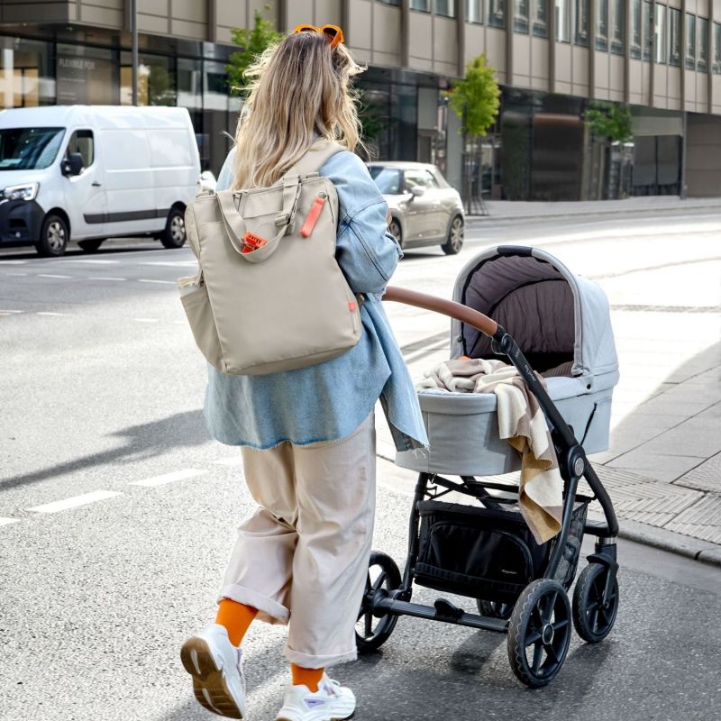 Sac à langer convertible en sac à dos beige Lässig Ambiance 2