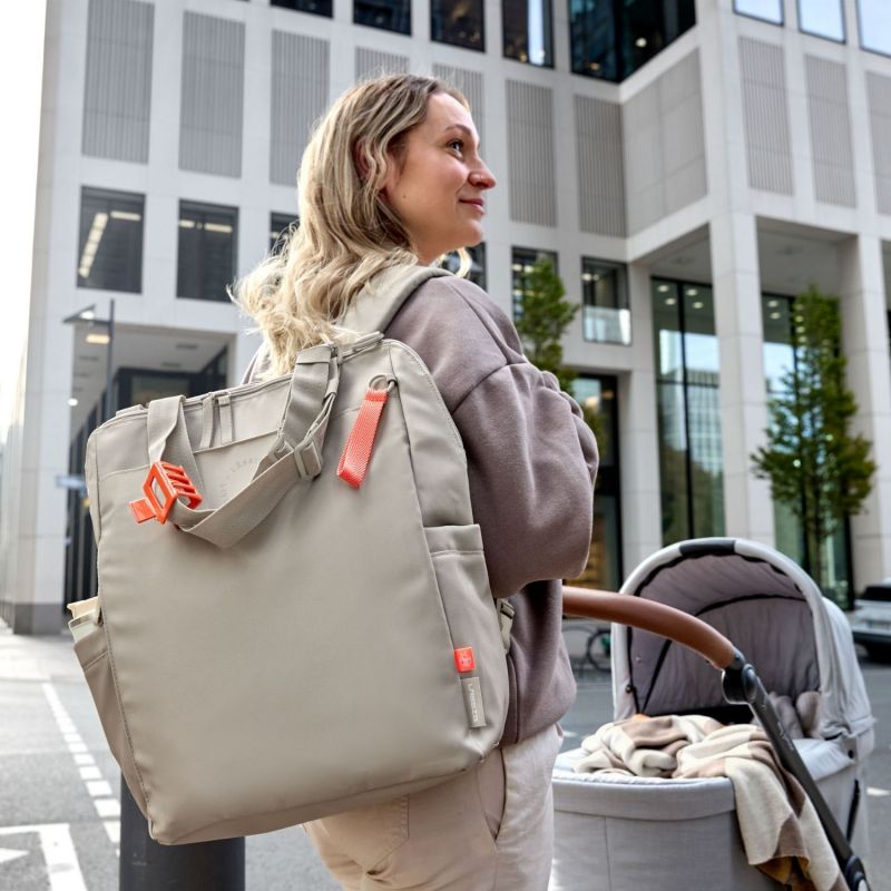 Sac à langer convertible en sac à dos beige Lässig Ambiance 9