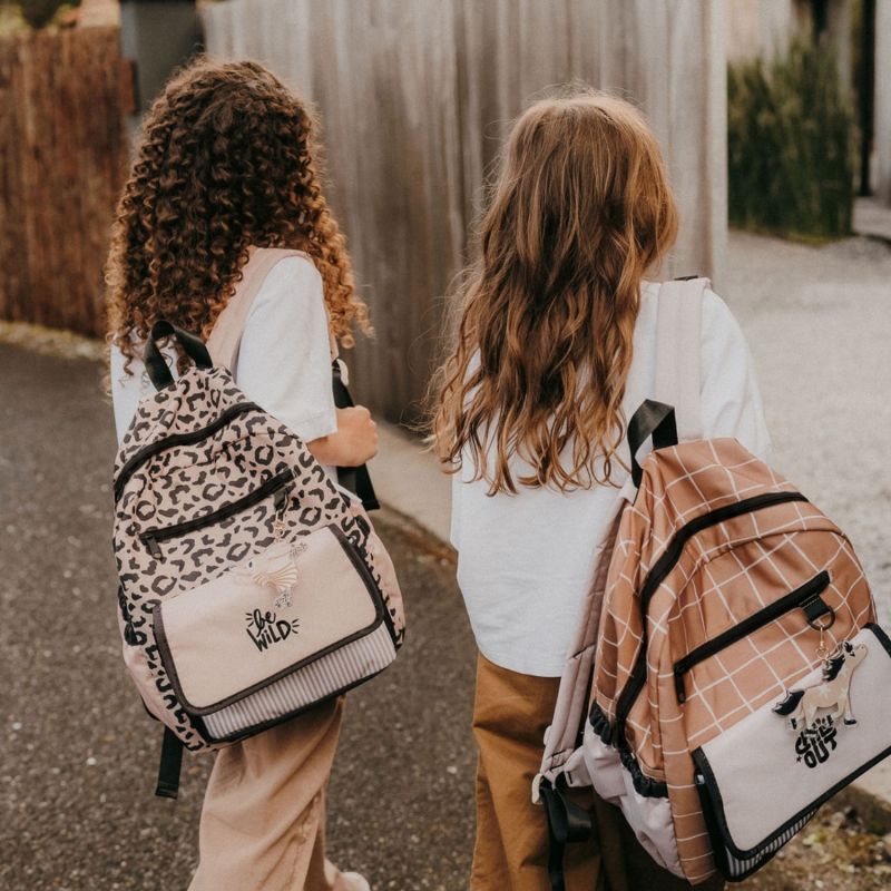 Sac à dos enfant Noé caramel (38,5 x 31 cm) Zakuw Ambiance 2