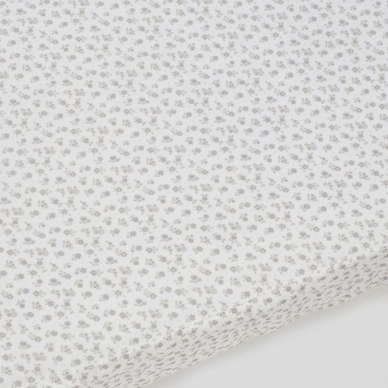 Drap housse pour berceau Little Bloom Fleurs Gris (120x60 cm) Pasito a pasito Ambiance 5