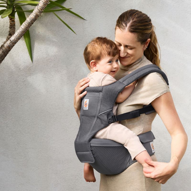 Porte bébé enfant Alta Hip Graphite Grey Ergobaby Ambiance 2