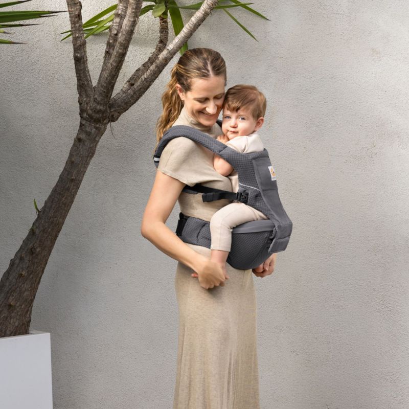 Porte bébé enfant Alta Hip Graphite Grey Ergobaby Ambiance 6
