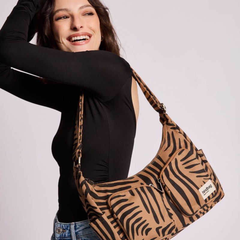 Sac multipoches Emile Zèbre Cannelle Hindbag Ambiance 2