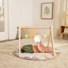 Tapis d'éveil avec arche en bois Tanner Ingenuity Ambiance 2