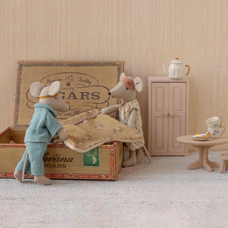 Maman et papa souris dans une boîte à cigares Maileg Ambiance 2