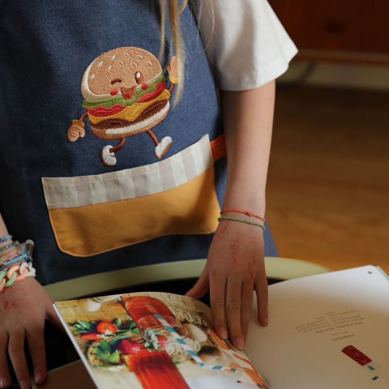 Tablier Kawai Hamburger (6-12 ans) L'oiseau bateau Ambiance 6