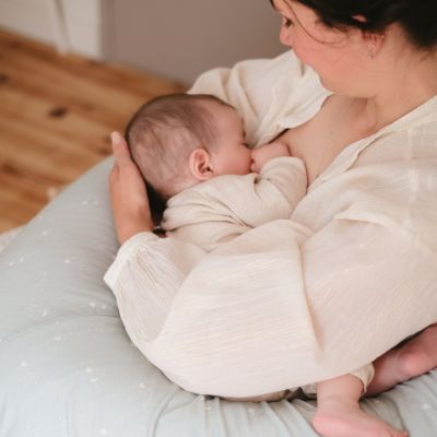 Coussin de maternité jersey vert d'eau étoiles