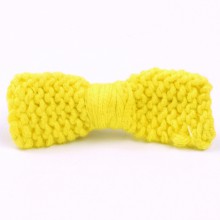 Barrette grand noeud tricoté main jaune (7 cm)  par Mamy Factory