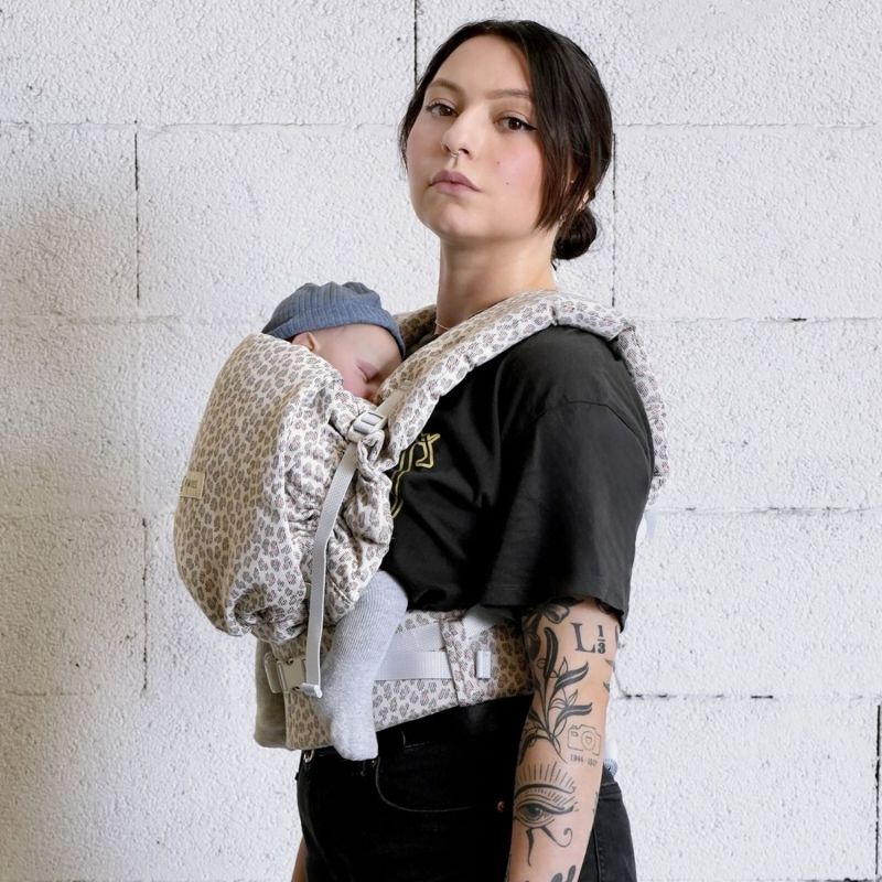 Porte bébé PhysioCarrier V2 Léopard Love Radius Ambiance 7
