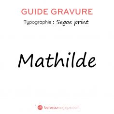 Gravure prénom sur bijou (Typo 3 Segoe Print) - Gravure magique