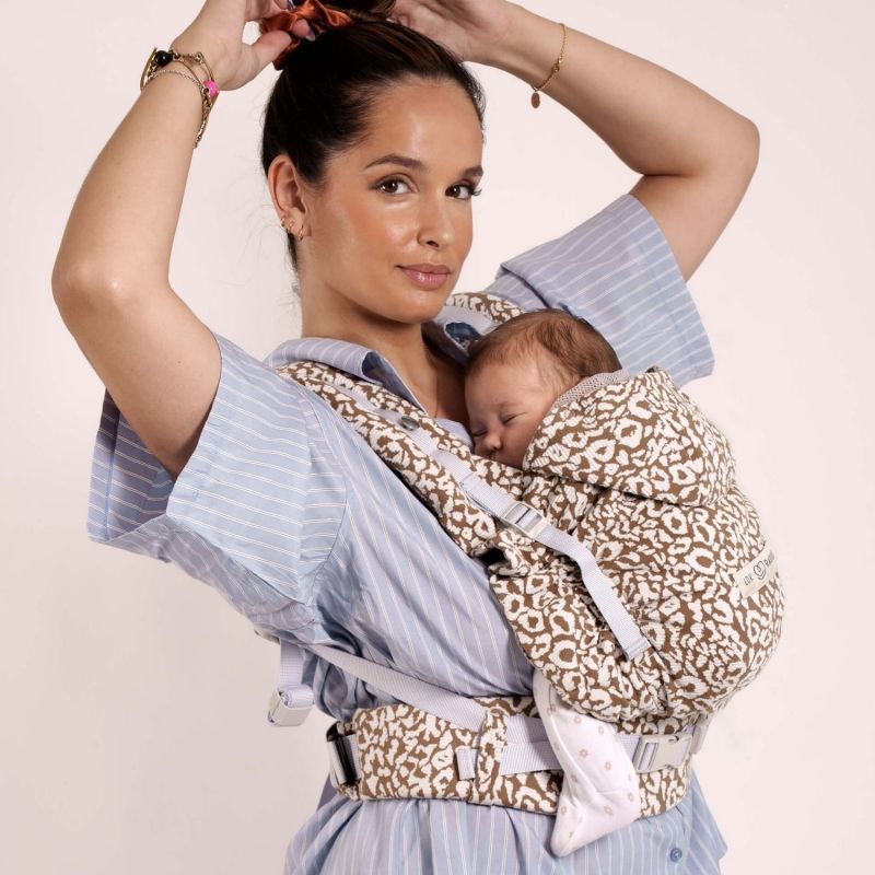 Porte bébé HoodieCarrier 2 Sweet Sauvage Love Radius Ambiance 6