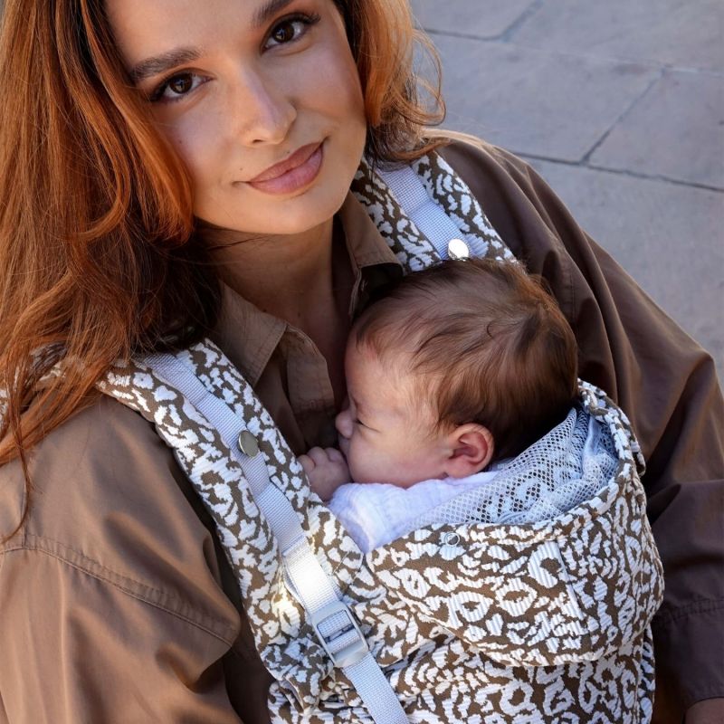 Porte bébé HoodieCarrier 2 Sweet Sauvage Love Radius Ambiance 7