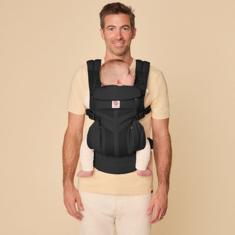 Porte bébé Omni Classic Mesh Ony Black Ergobaby Ambiance 8
