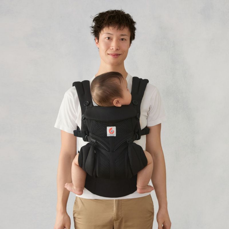 Porte bébé Omni Classic Mesh Ony Black Ergobaby Ambiance 9