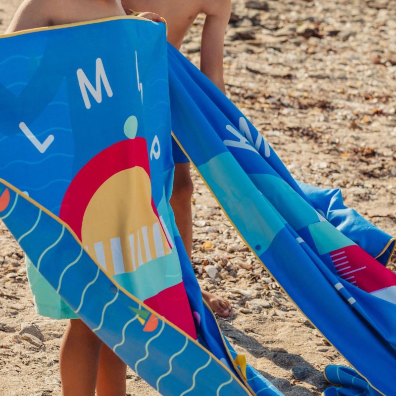 Serviette de plage 2 en 1 Phare Bleu (180 x 100 cm) Quut Ambiance 4
