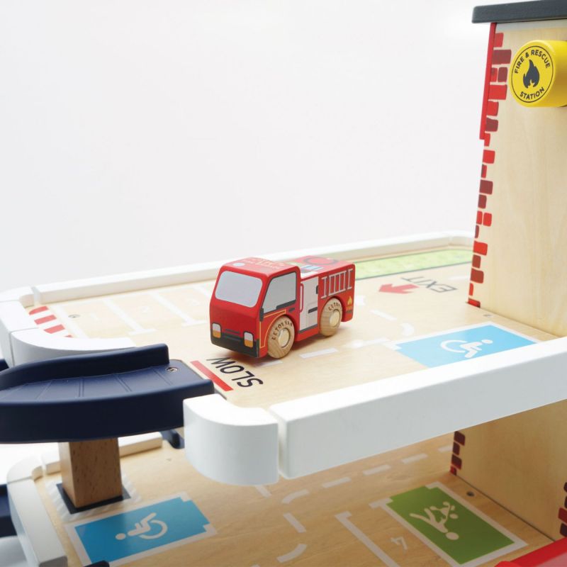 Caserne de pompiers et des secours en bois FSC Le Toy Van Ambiance 8