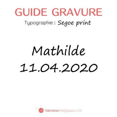 Gravure prénom + date sur médaille (Typo 3 Segoe print)  par Gravure magique