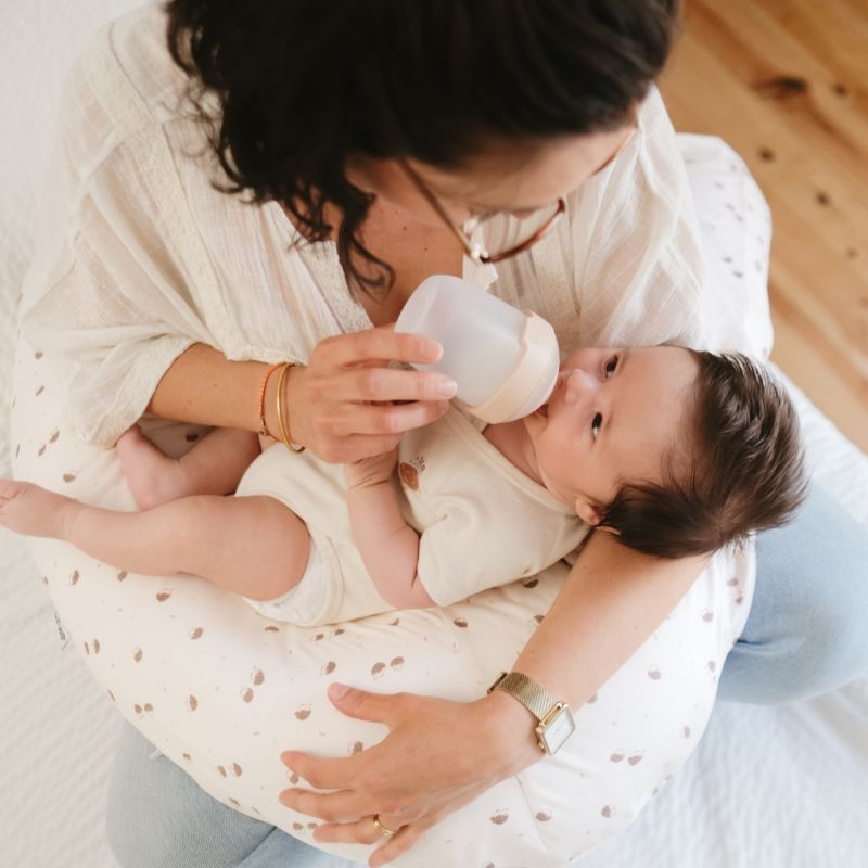 Coussin de maternité jersey écru hérissons Tinéo Ambiance 2