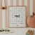 Variation Beige, rose, gris du produit Affiche Moi je sais ! (40 x 50 cm) de la marque Les Petites Dates