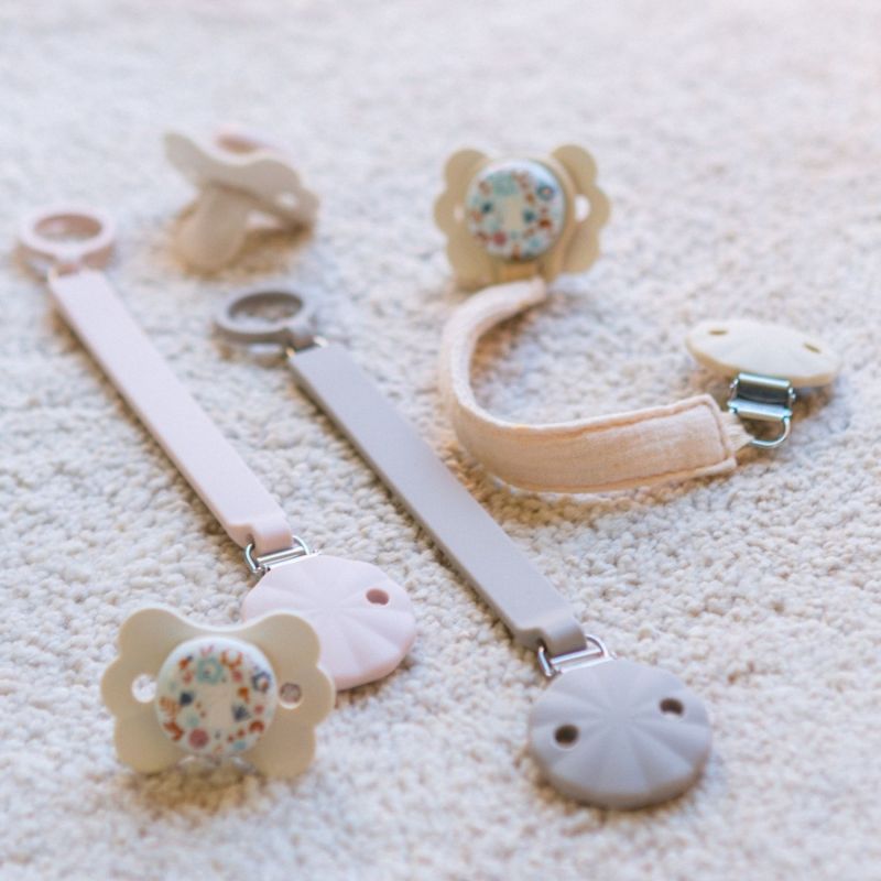 Attache sucette Wonderland Rose Suavinex Ambiance 6