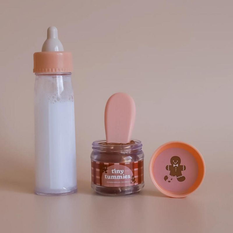 Coffret repas petit pot et biberon magiques pour poupée Pain d'épices Tiny Harlow Ambiance 1