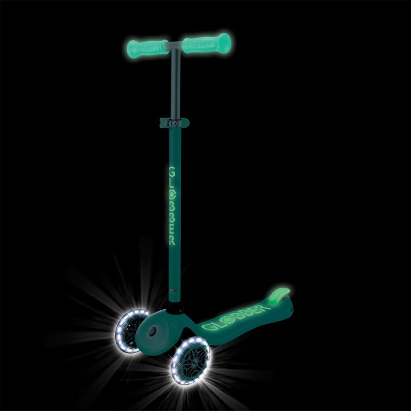 Trottinette Primo Plus phosphorescente Dark Mint Globber Ambiance 2
