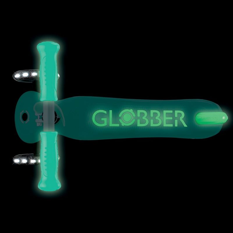 Trottinette Primo Plus phosphorescente Dark Mint Globber Ambiance 8