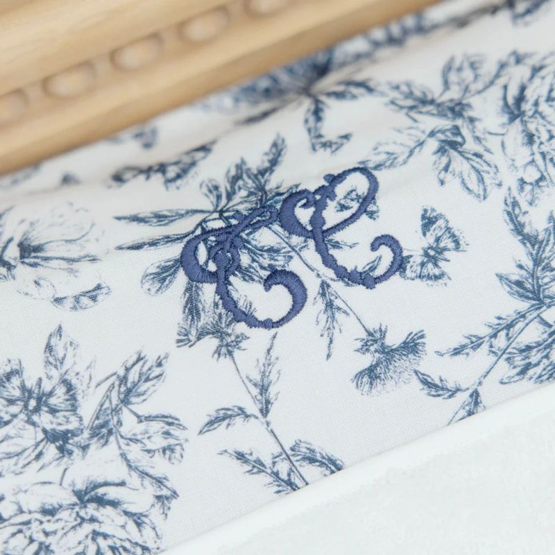 Housse de matelas à langer Toile de Jouy bleu Tartine et Chocolat Ambiance 3