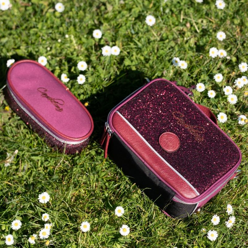 Trousse plumier Glossy Cherry Caméléon Ambiance 2