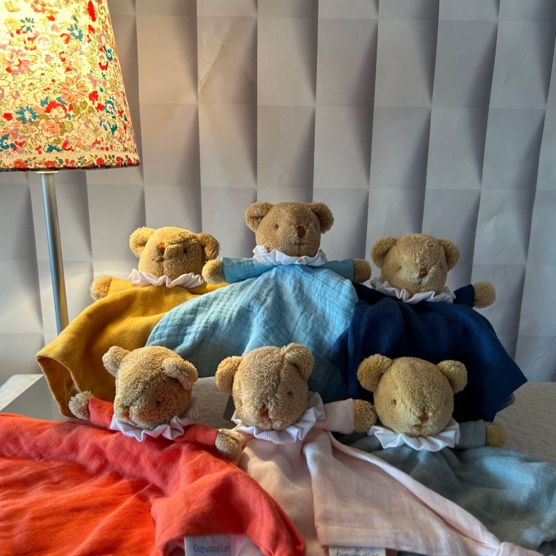 Doudou plat avec Hochet Ours Rose poudré Trousselier Ambiance 4