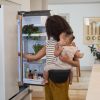 Porte bébé enfant Lift Hip Onyx Black Ergobaby Ambiance 2
