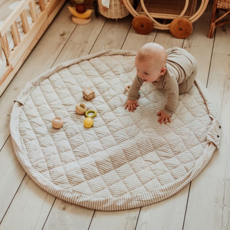 Tapis de jeu 2 en 1 Noomad Organic Soft Stripes Blue Play&Go Ambiance 2