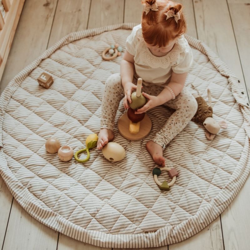 Tapis de jeu 2 en 1 Noomad Organic Soft Stripes Blue Play&Go Ambiance 7