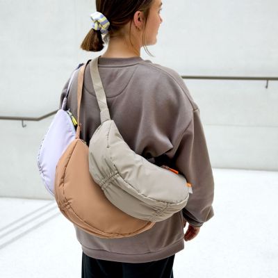 Sac banane à langer Stretch Up et organiseur poussette amande