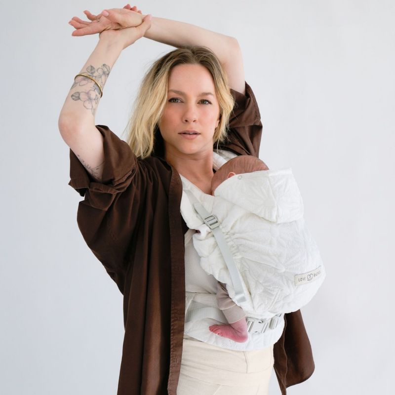 Porte bébé HoodieCarrier 2 Blossom Love Radius Ambiance 8