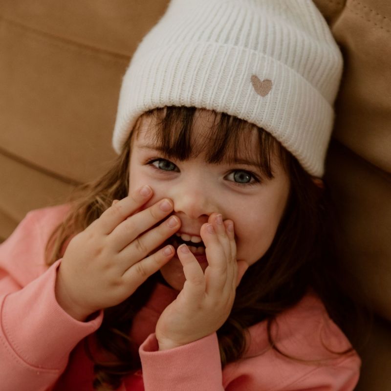 Bonnet en laine Ecru (1-3 ans) Atelier Wagram Ambiance 2