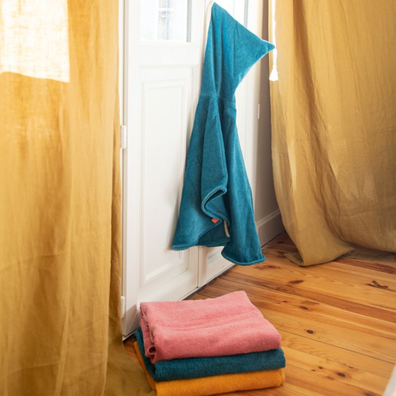 Poncho de bain raton laveur pétrole personnalisable (0-5 ans) L'oiseau bateau Ambiance 2
